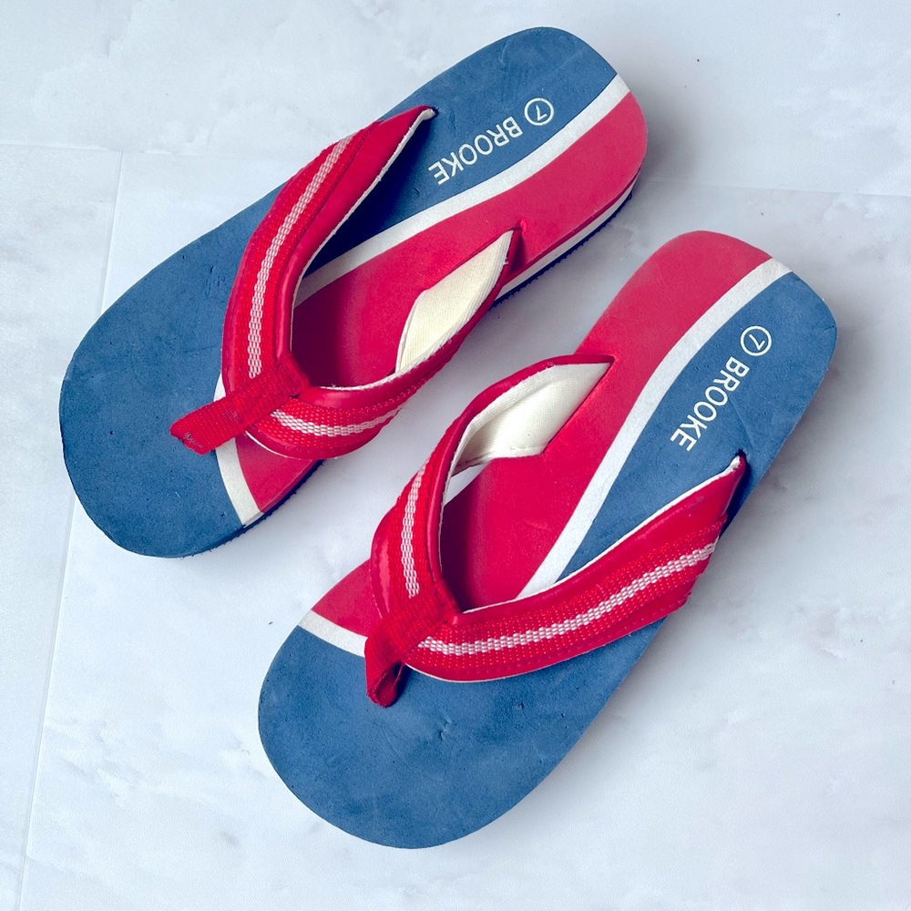 Brooks casual summer flip flops, size 7.